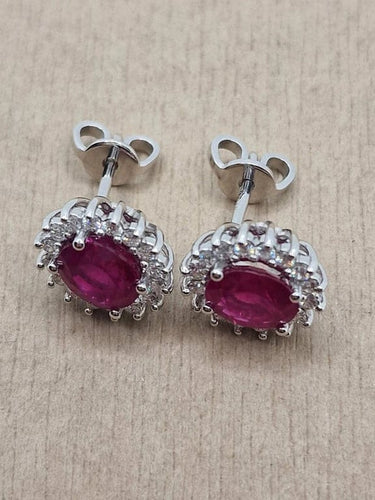 Boucles d'oreilles Boucles d’oreilles en or blanc 18 carats, rubis ovales et diamants 58 Facettes