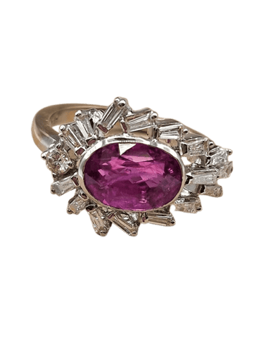 Bague 57 Bague en or blanc 18 carats avec rubis ovale et diamants 58 Facettes