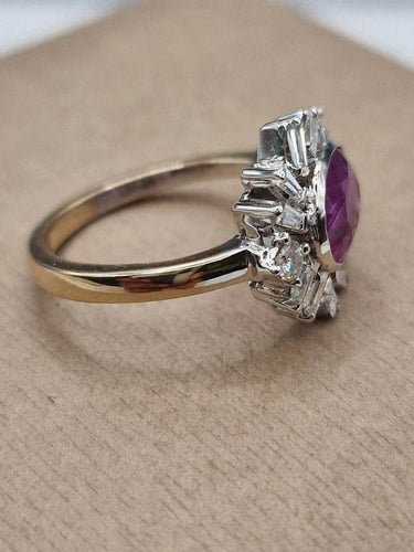 Bague 57 Bague en or blanc 18 carats avec rubis ovale et diamants 58 Facettes