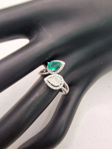 Bague 54 Bague contrariée émeraude et diamants en or blanc 18 carats 58 Facettes