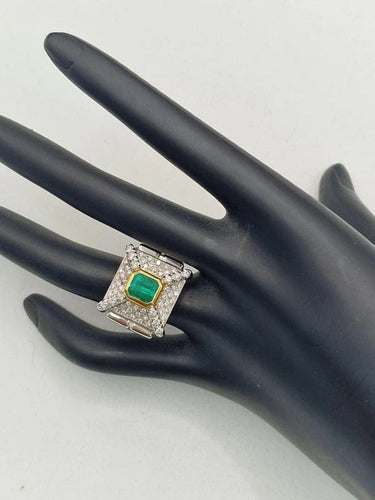 Bague 55 Bague cocktail en or jaune et or blanc 18 carats avec émeraude et diamants 58 Facettes
