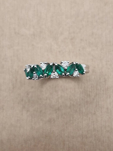 Bracelet Demi-jonc en or blanc 18 carats avec émeraudes et diamants 58 Facettes