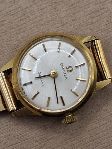 Montre Omega Genève - Montre vintage en or jaune 18 carats 58 Facettes