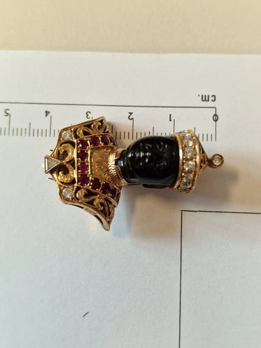Broche Nardi Venezia « Moro » - Broche vintage en or jaune 18 carats, diamants et rubis 58 Facettes