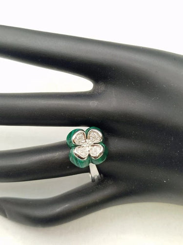 Bague 55 Bague trifleur en or blanc 18 carats, malachite et diamants 58 Facettes