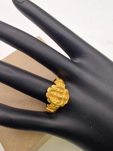 Bague 61 Bague chevalière motif Jésus-Christ byzantin en or jaune 18 carats 58 Facettes