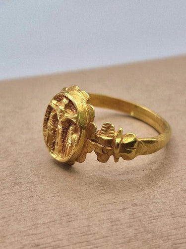 Bague 61 Bague chevalière motif Jésus-Christ byzantin en or jaune 18 carats 58 Facettes
