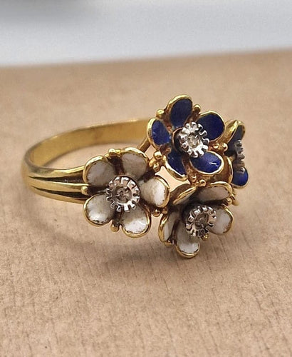 Bague 54 Bague vintage motif bouquet de fleurs en or jaune 18 carats et émail 58 Facettes