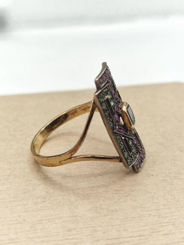 Bague 61 Bague ancienne en or jaune 18 carats avec aigue-marine, rubis et émeraudes 58 Facettes