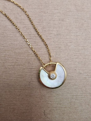 Pendentif Cartier - Pendentif amulette en or jaune 18 carats, nacre et diamant 58 Facettes