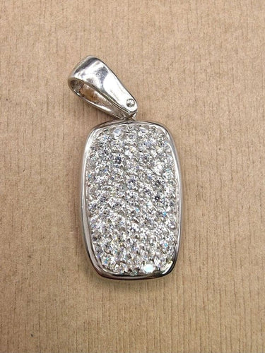 Pendentif Pendentif médaillon en or blanc 18 carats et diamants 58 Facettes