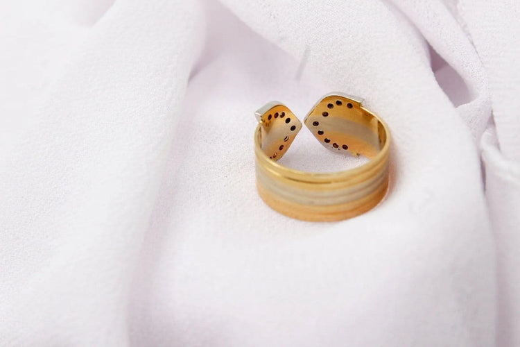 Bague 52 Bague pavée en trois ors 750/000 avec 18 diamants 58 Facettes 240510