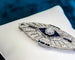 Broche Broche Art déco en or et platine avec diamant, saphirs et diamants 58 Facettes 250332