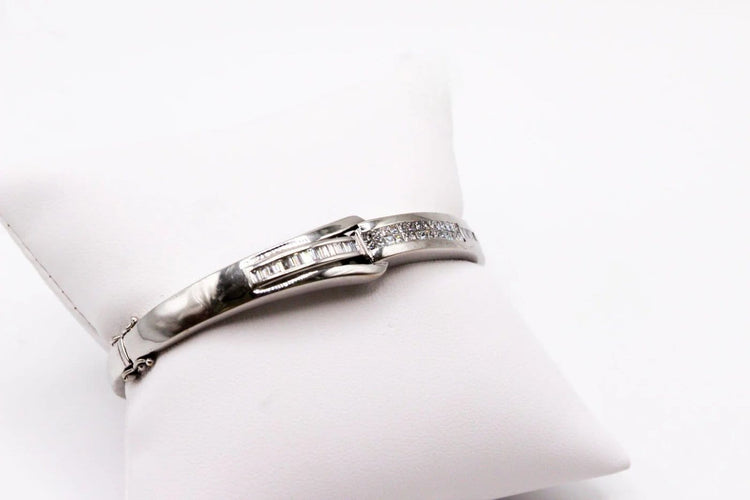 Bracelet Bracelet jonc en or blanc et diamants 58 Facettes 250141