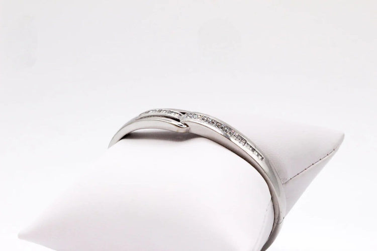 Bracelet Bracelet jonc en or blanc et diamants 58 Facettes 250141