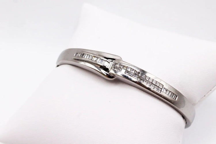 Bracelet Bracelet jonc en or blanc et diamants 58 Facettes 250141
