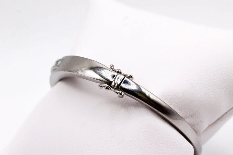 Bracelet Bracelet jonc ouvrant en or blanc 750 serti de diamants 58 Facettes 250141