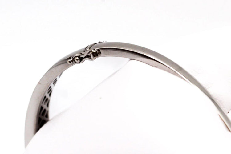 Bracelet Bracelet jonc ouvrant en or blanc 750 serti de diamants 58 Facettes 250141