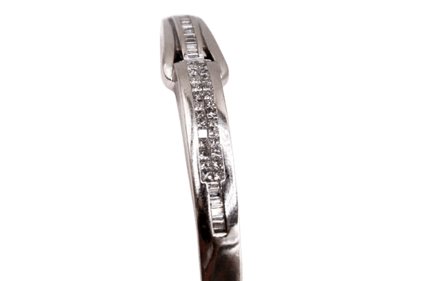 Bracelet Bracelet jonc en or blanc et diamants 58 Facettes 250141