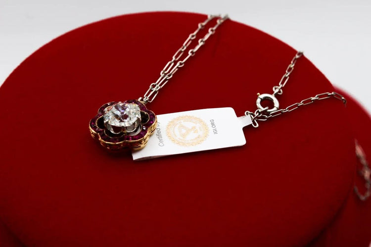 Collier Collier marguerite - Motif fleur en or jaune et platine, diamant et rubis 58 Facettes 240285