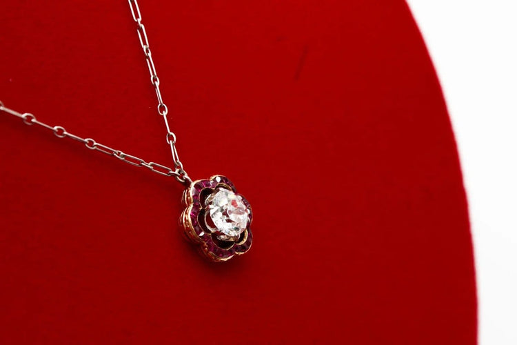 Collier Collier marguerite en or jaune, platine, diamant et rubis 58 Facettes 240285