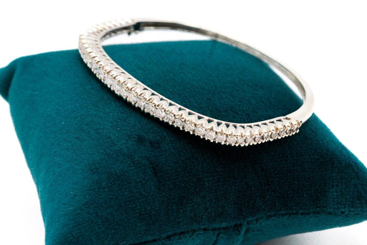 Bracelet Bracelet jonc en or blanc et diamants 58 Facettes 240034