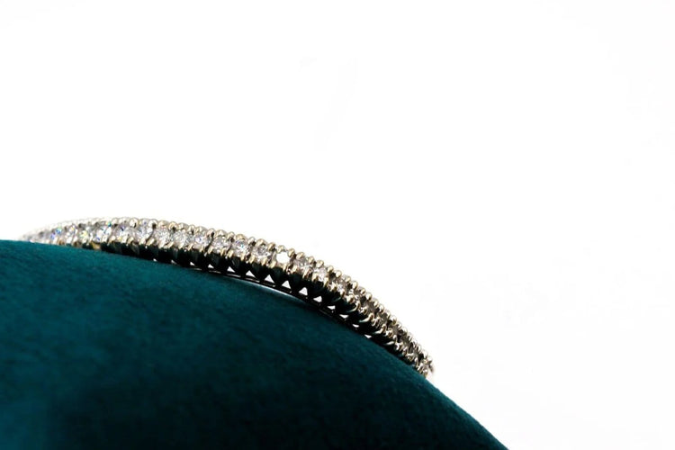 Bracelet Bracelet jonc en or blanc et diamants 58 Facettes 240034