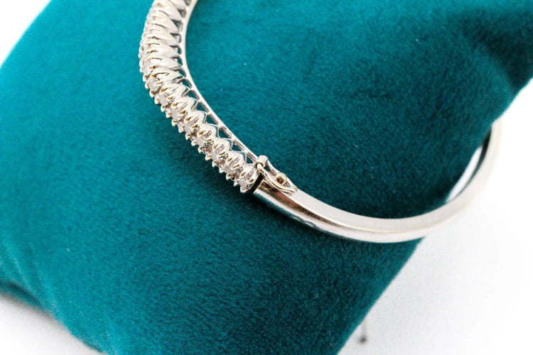 Bracelet Bracelet jonc en or blanc et diamants 58 Facettes 240034