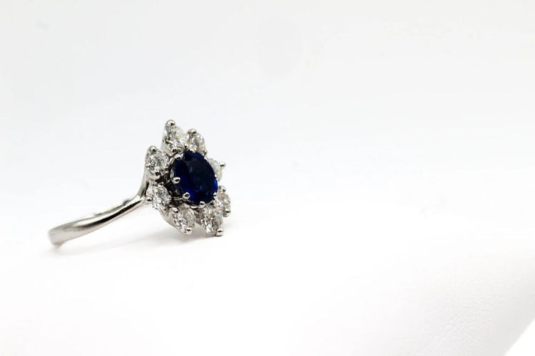 Bague 62 Bague en or blanc 18 carats avec saphir et diamants 58 Facettes 240462
