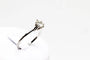 Bague 60 Bague solitaire en or blanc 750 ornée d’un diamant 0,8 ct 58 Facettes 240198