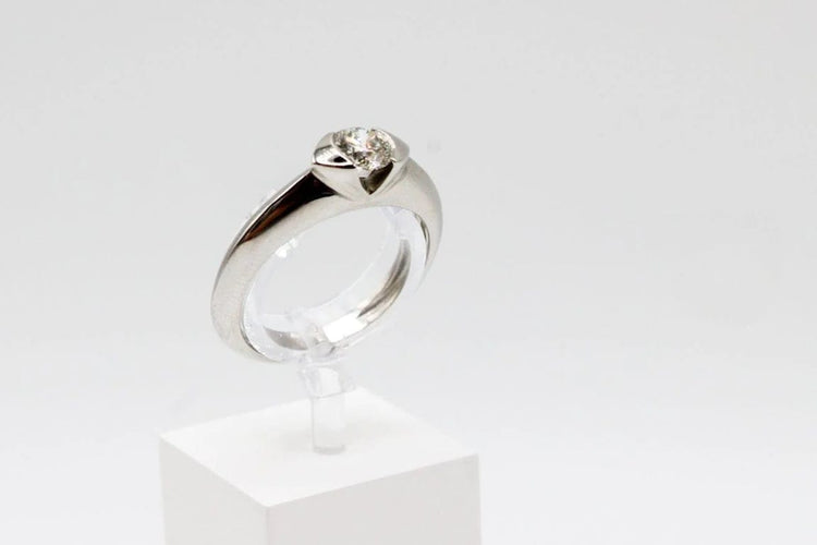 Bague 54 Solitaire - Bague en or blanc 750 ornée d’un diamant 0,46 ct 58 Facettes 240216
