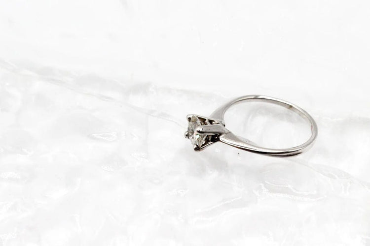 Bague 49 Bague solitaire en or blanc 18 carats avec diamant 0,72 ct 58 Facettes 240259