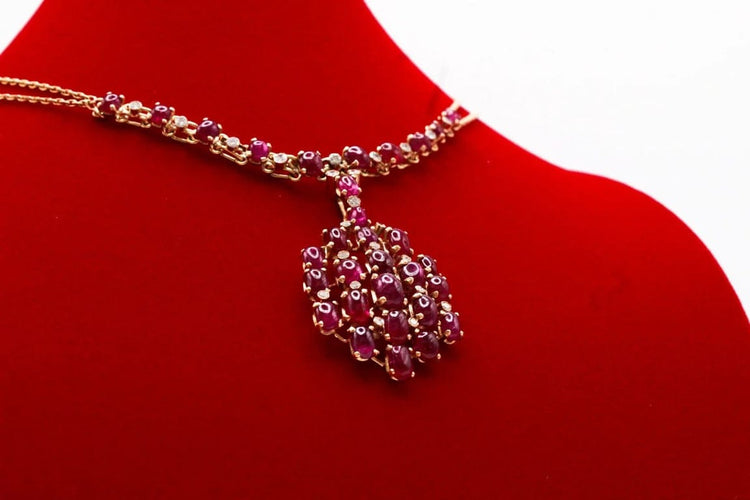 Collier Collier - Cabochons de rubis et diamants en or jaune 750 58 Facettes 240040
