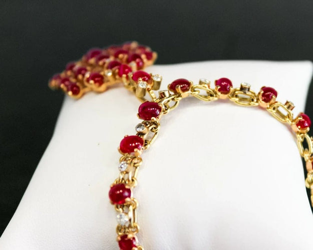 Collier Collier - Cabochons de rubis et diamants en or jaune 750 58 Facettes 240040
