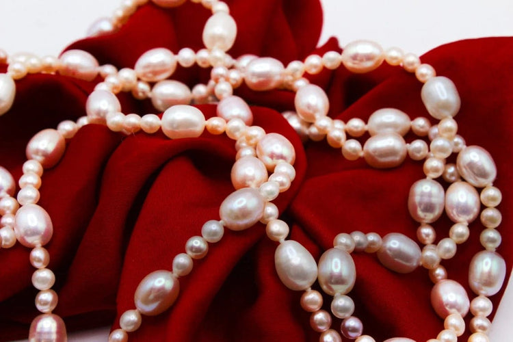 Collier Collier sautoir de perles d’eau douce roses et blanches 58 Facettes 240361