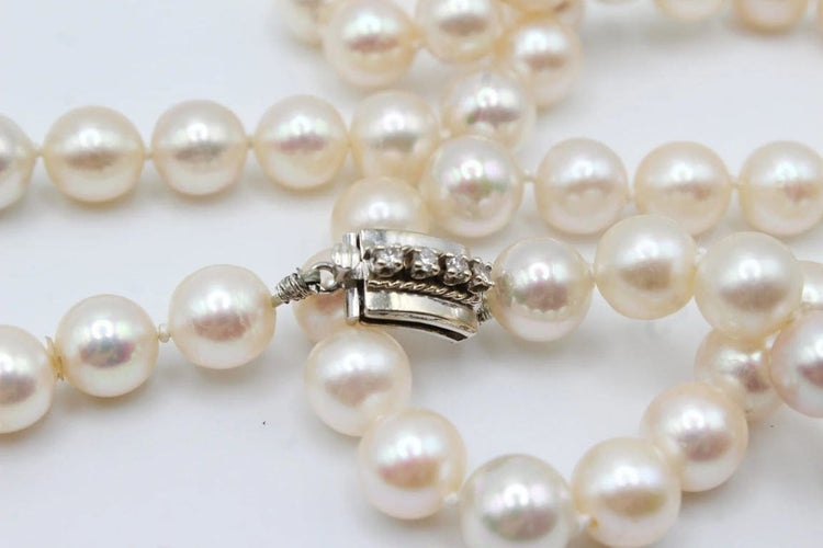 Collier Collier de perles avec fermoir en or blanc 18k et diamants 58 Facettes 250158