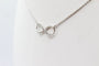 Collier Collier motif infini en or blanc 18 carats et diamants 58 Facettes 240410