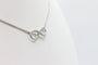 Collier Collier motif infini en or blanc 18 carats et diamants 58 Facettes 240410