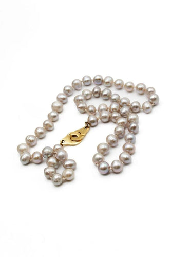 Collier Collier en or jaune et perles grises 58 Facettes 240134
