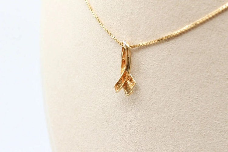 Pendentif Pendentif ruban bicolore en or jaune et blanc 750 serti de diamants 58 Facettes 240568