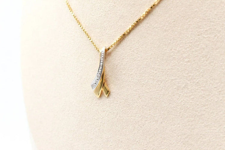 Pendentif Pendentif ruban bicolore en or jaune et blanc 750 serti de diamants 58 Facettes 240568