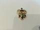 Pendentif Pendentif nœud en or jaune 18 ct rubis, émeraudes et diamants 58 Facettes