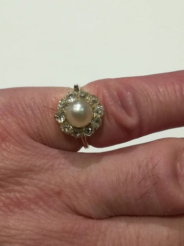 Bague 54 Bague ancienne en or jaune 18 carats, perle fine et diamants 58 Facettes