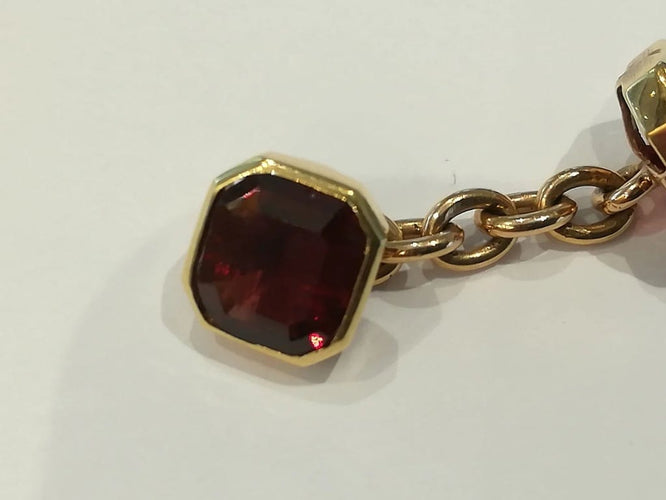 Boutons de manchette Boutons de manchette en or jaune 18 ct et grenats 58 Facettes