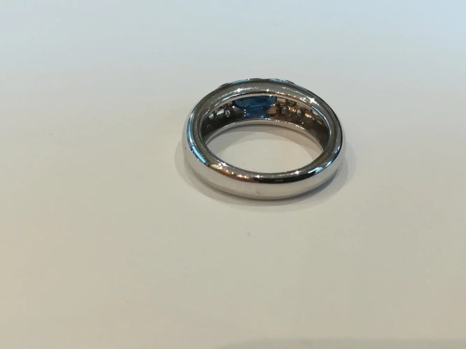 Bague 52 Bague jonc en or blanc 18 ct avec saphir et diamants 58 Facettes
