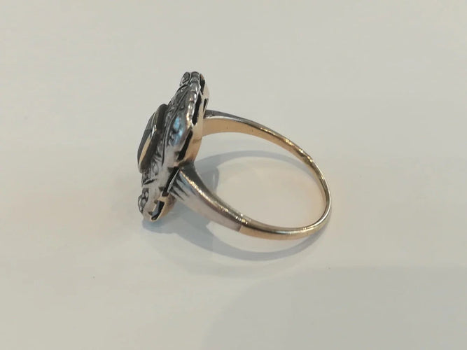 Bague 55 Bague ancienne en or jaune et blanc, saphir et diamants 58 Facettes