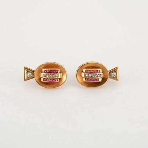 Boucles d'oreilles Boucles d’oreilles Tank circa 1940 en or rose et platine, diamants et rubis 58 Facettes