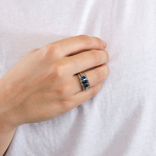 Bague 54 Bague jonc - Or blanc 750, saphirs et diamants 58 Facettes