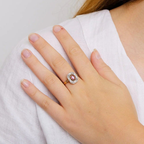 Bague 56 Bague ancienne en or blanc et jaune, rubis et diamants 58 Facettes