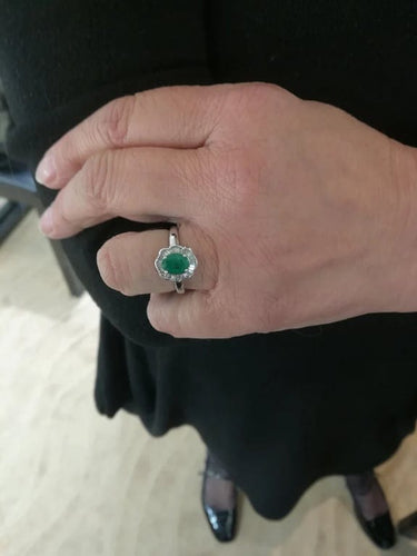 Bague 56 Bague marguerite en or blanc avec émeraude et diamants 58 Facettes